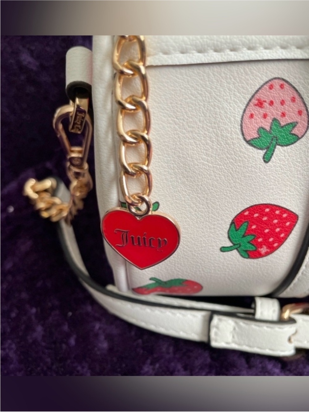 Juicy Couture White Strawberry Print Barrel Bag with Red Strawberry Coin Pouch - Picture 4 of 8